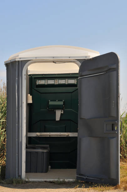 Best Portable restroom trailer rental  in Santa Venetia, CA